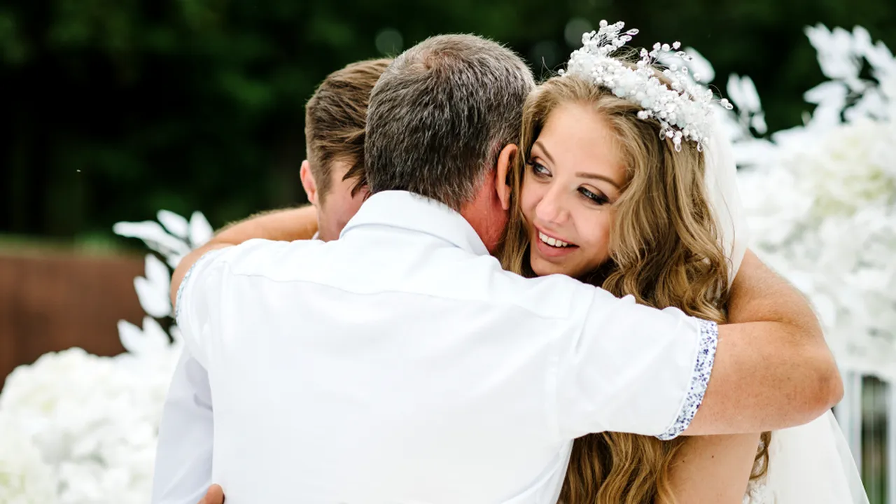 Propunerea tulburătoare pe care i-a șoptit-o unei mirese socrul ei la nuntă: „Ia acești 5.000 de dolari și...”