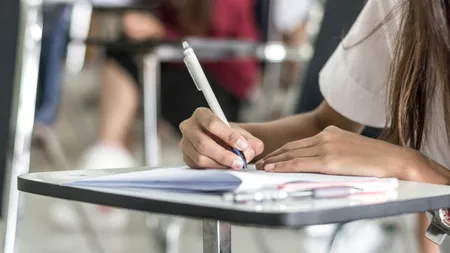 Reguli pentru ELEVII care se pregătesc de examenul de Evaluare Națională. Subiectele rezolvate pe ciornă nu se iau în considerare