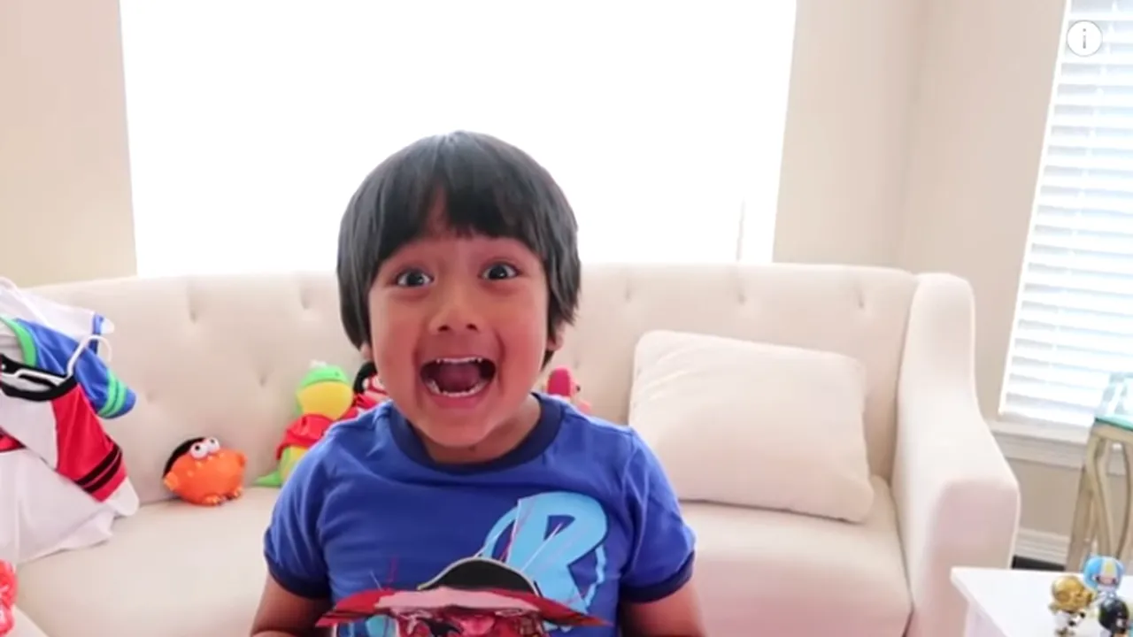 MILIONAR LA OPT ANI. Un băiețel este cel mai bine plătit star pe YouTube în 2018, pentru că testează JUCĂRII