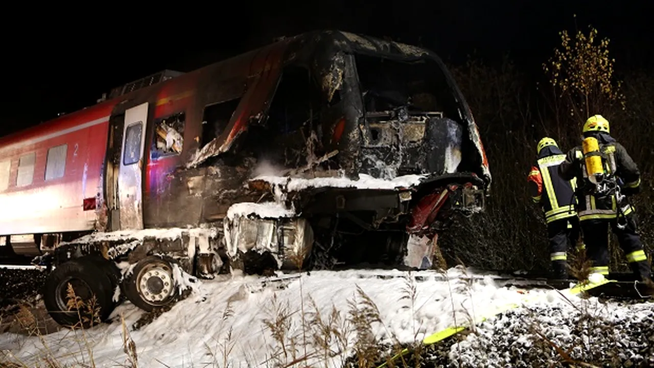 Un român a murit, după ce un camion a fost lovit de un tren, în Germania