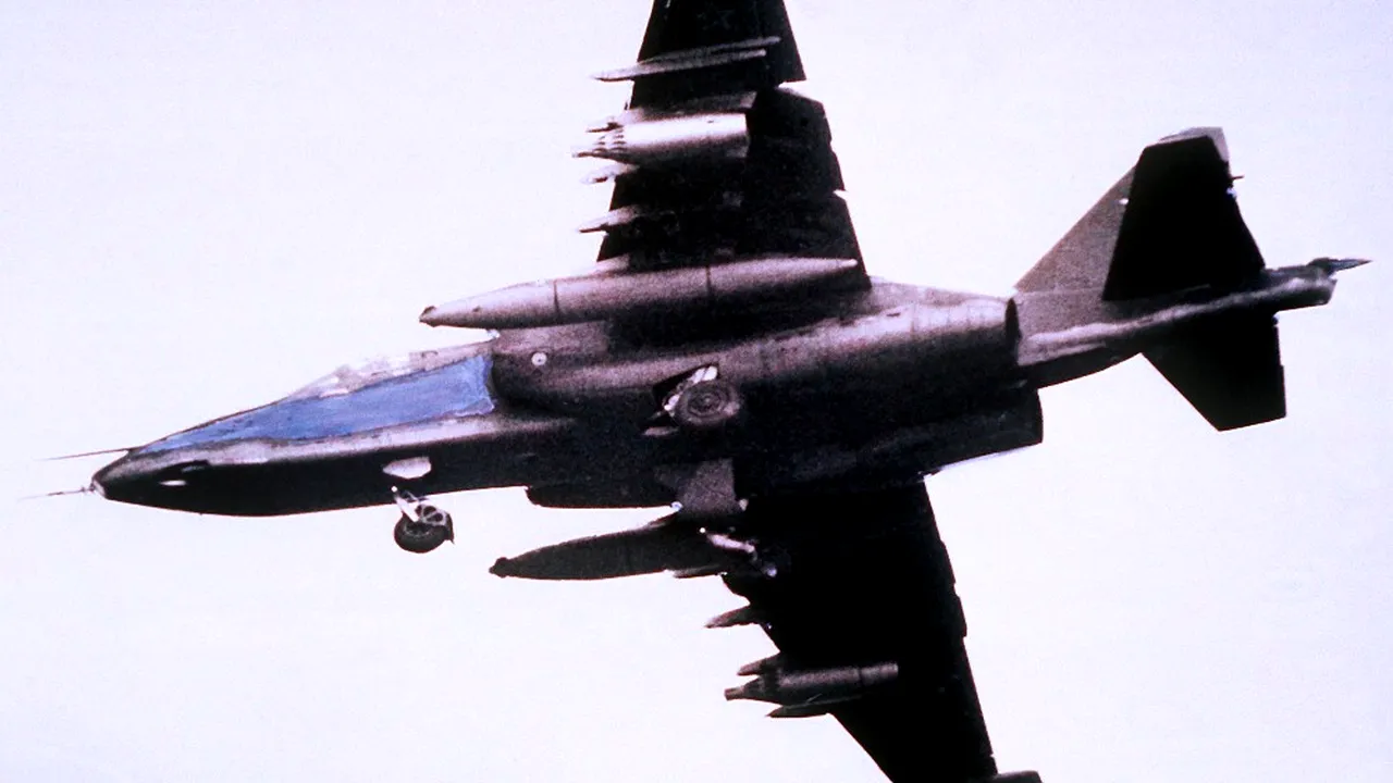 Un avion militar rus s-a prăbușit în timpul unui exercițiu. Pilotul a murit