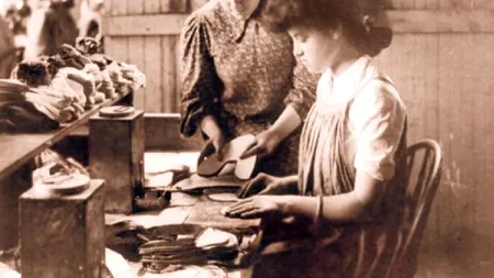 Povestea fabricii de pantofi clădită de un om ce abia știa să scrie, dar care a ajuns să le încalțe pe  Sophia Loren și Elena Ceaușescu