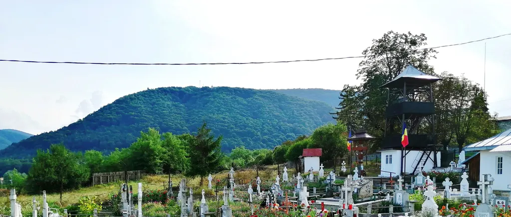 Mai multe morminte dintr-un cimitir din Ialomița, distruse de patru puștani, cu vârste între 12 și 16 ani. Au pus la pământ zeci de cruci din beton