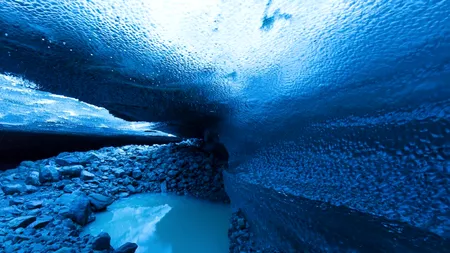 O peșteră de gheață s-a prăbușit în Islanda. Cel puțin o persoană a murit și alte două sunt date dispărute