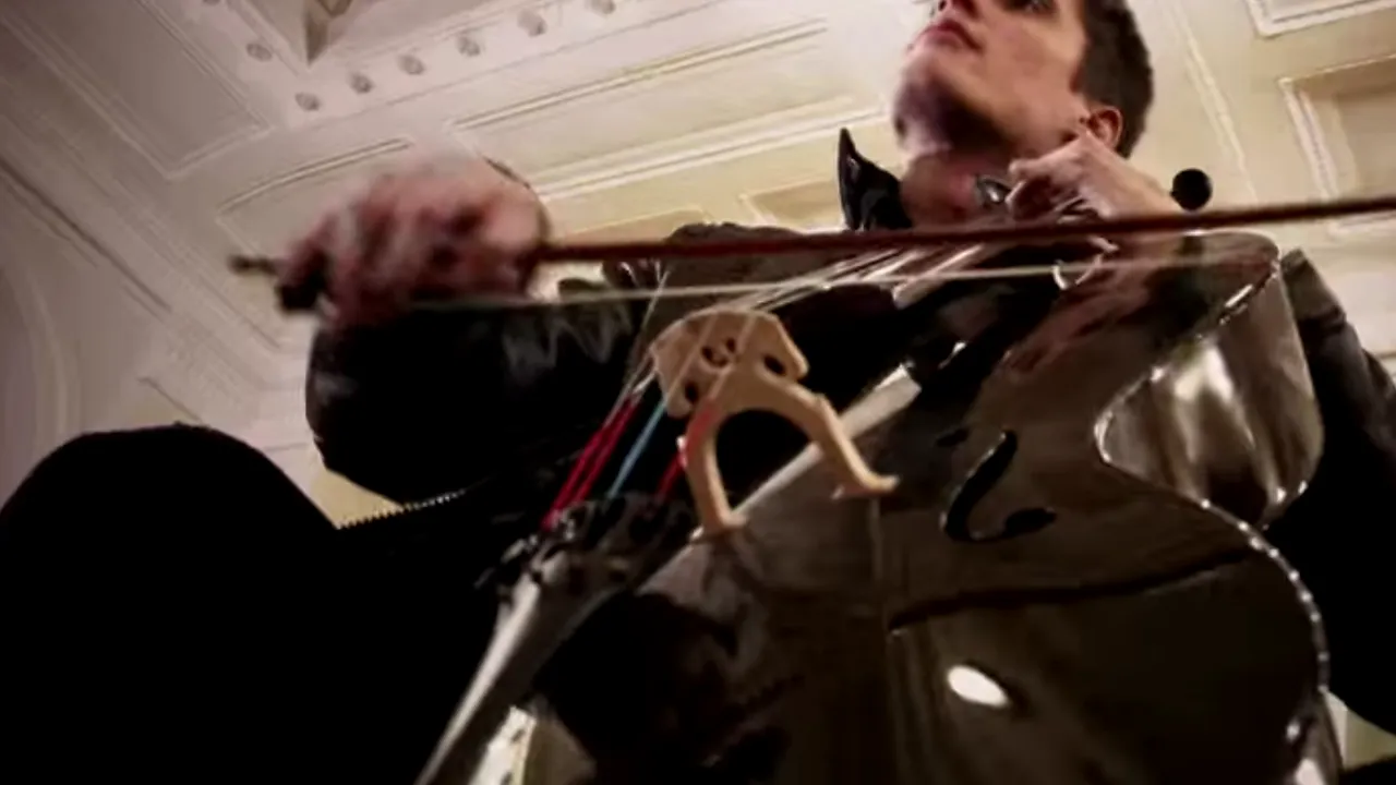 Accesul la concertul pe care duoul 2Cellos îl va susține în București, permis de la ora 19.00