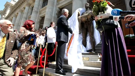 Statuia împăratului Traian, din centrul Capitalei, provoacă scandal între Oprescu și Muzeul Național de Istorie a României. Unii o consideră frumoasă, alții - ridicolă