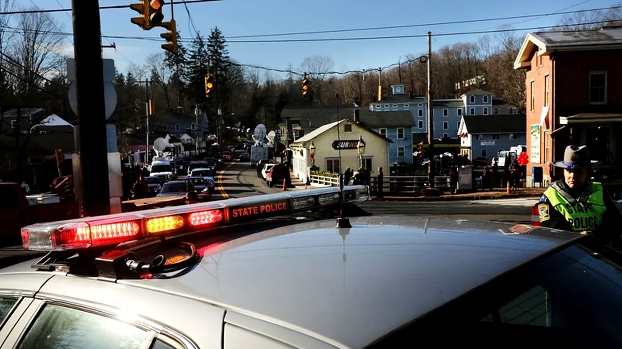 Filmul masacrului din Connecticut. Autorul crimelor a ucis 26 de persoane în mai puțin de trei minute, după care și-a luat viața