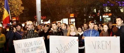 Zeci de persoane au manifestat împotriva corupției la Chișinău, în semn de solidaritate cu românii