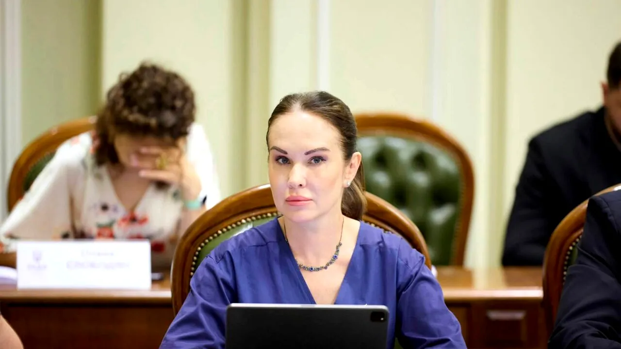 Zelenski a demis-o pe Irina Mudra din funcția de adjunct al șefului Biroului Prezidențial, în urma noii anchete de corupție de la Kiev