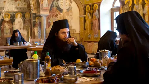 Dieta monahală a călugărilor de pe Muntele Athos | Cum poți da jos 22 de kilograme fără a te înfometa