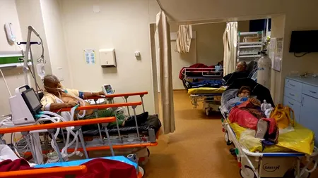 Situație alarmantă la Spitalul Județean Giurgiu: Mai mulți pacienți împart o mască de oxigen pentru gura de aer care le asigură supraviețuirea. Pacienții stau și pe scaunele medicilor