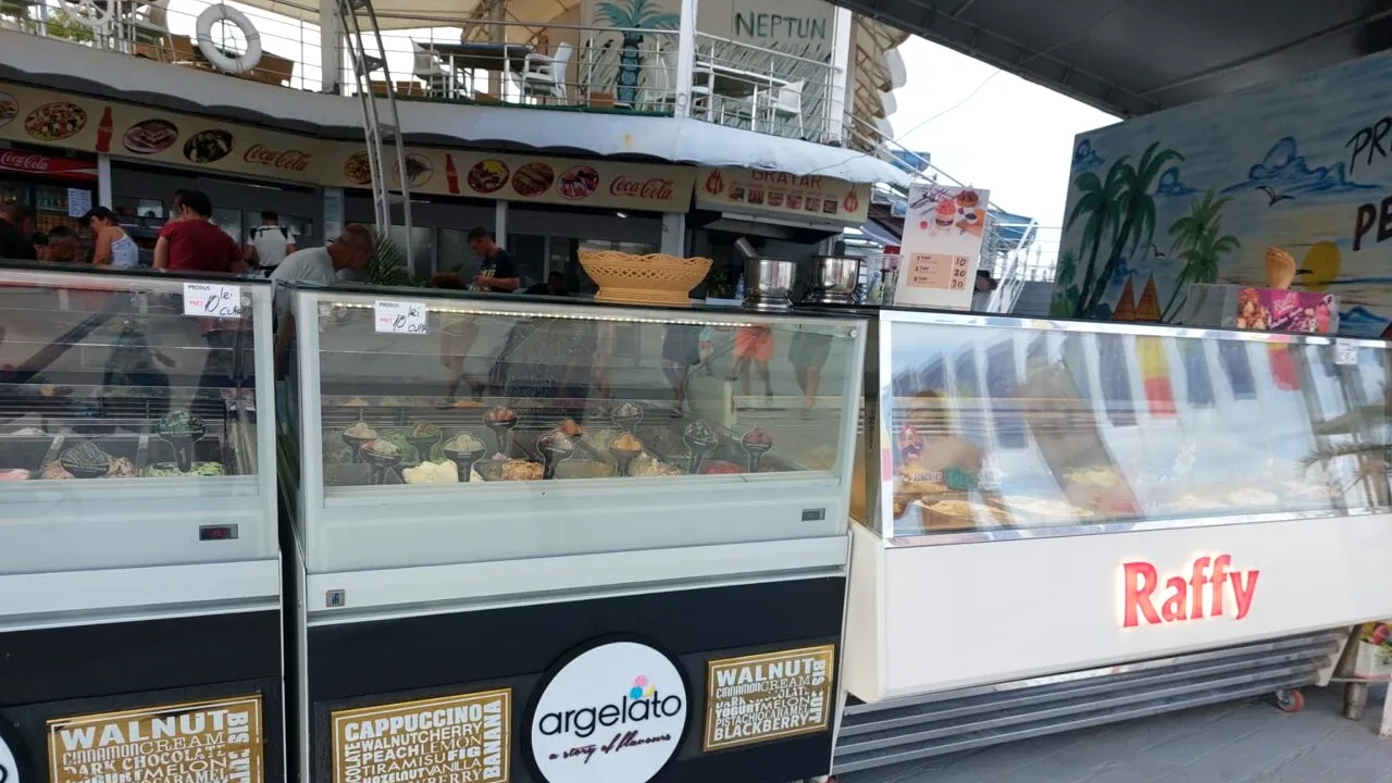 Ce SALARIU are un vânzător de înghețată la mare. Asta nu e tot, primește și procent din vânzări