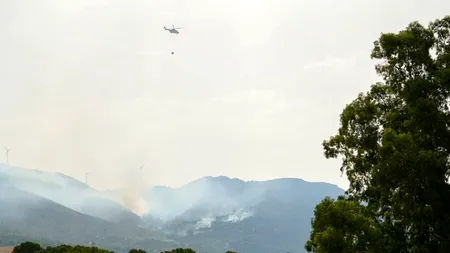 INCENDIU puternic de vegetație în Spania. Mii de turiști și localnici au fost evacuați din calea flăcărilor