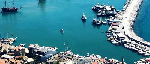 Cât costă un șezlong în Antalya: „Înțeleg că pe rafinatul litoral românesc e un pic mai scump. Calitatea costă, boss!”