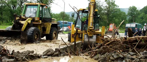 Infotrafic: Șase DRUMURI NAȚIONALE sunt BLOCATE din cauza inundațiilor și a alunecărilor de teren 