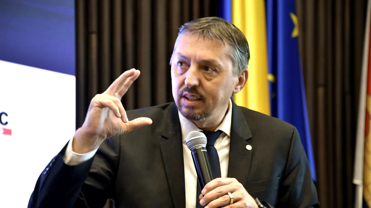 SCANDALOS: Ministrul Educației îi încurajează pe profesori să se toarne unii pe alții. Face apel chiar și la elevi și părinți să-i monitorizeze pe profesori: „Trebuie sancționați / Pot fi scoși din sistem”