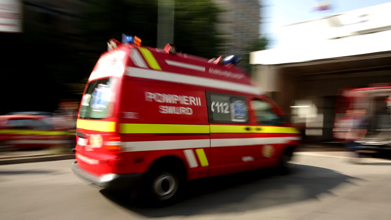 Un bucureștean s-a înjunghiat și și-a dat foc la casă, murind la spital