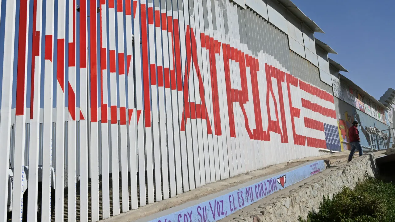 Mexicul ridică adăposturi temporare la frontiera cu SUA pentru a face față DEPORTĂRILOR anunțate de administrația Trump