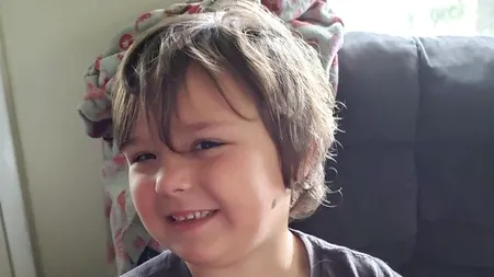 Două hoațe cu bun-simț: Au returnat un colet după ce au aflat că înăuntru era o centură de wrestling pentru un copil cu o tumoră pe creier. Femeile au lăsat și o scrisoare - FOTO