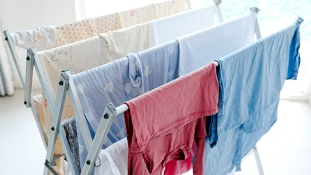 În ce loc din casă să pui uscătorul de rufe în casă pentru o uscare mai rapidă, iarna