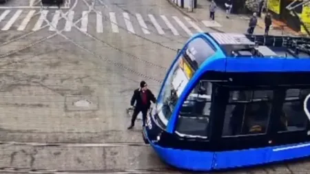 Un tramvai scăpat de sub control în Brăila: Moment SPECTACULOS surprins în trafic
