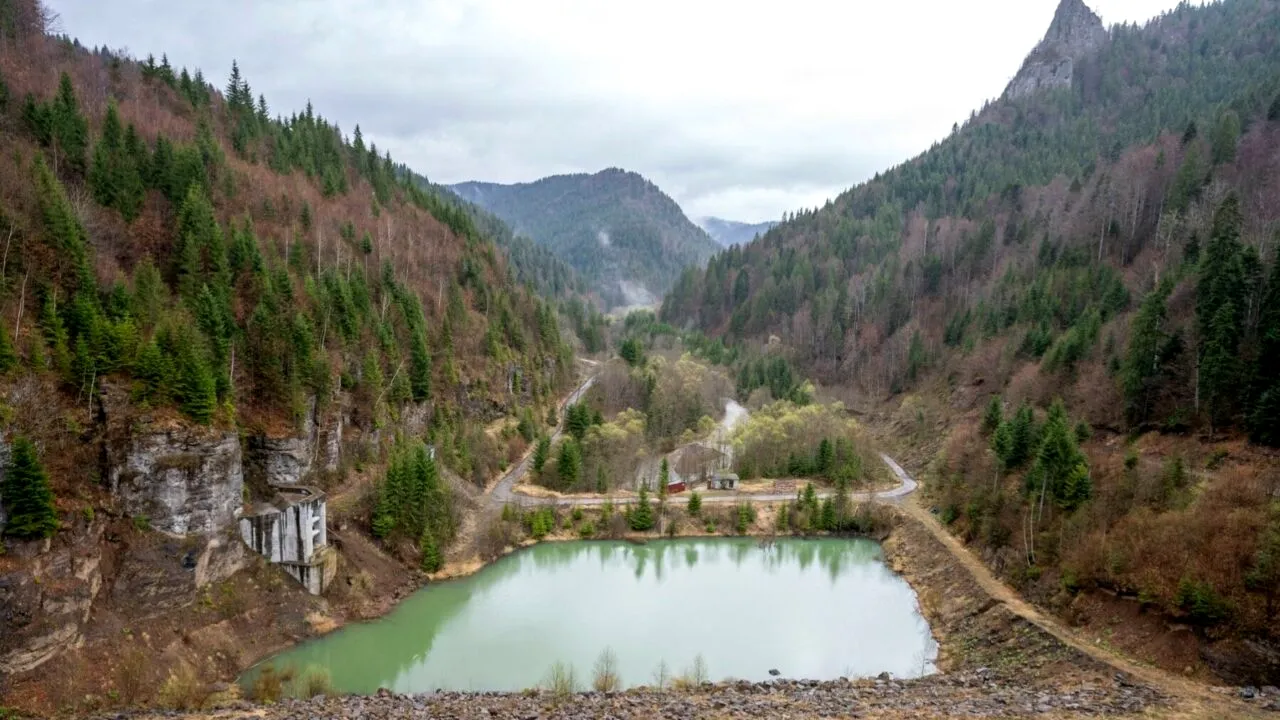 Undă verde pentru construcția barajelor în zone protejate, după opoziția lui Nicușor Dan și a ONG-urile