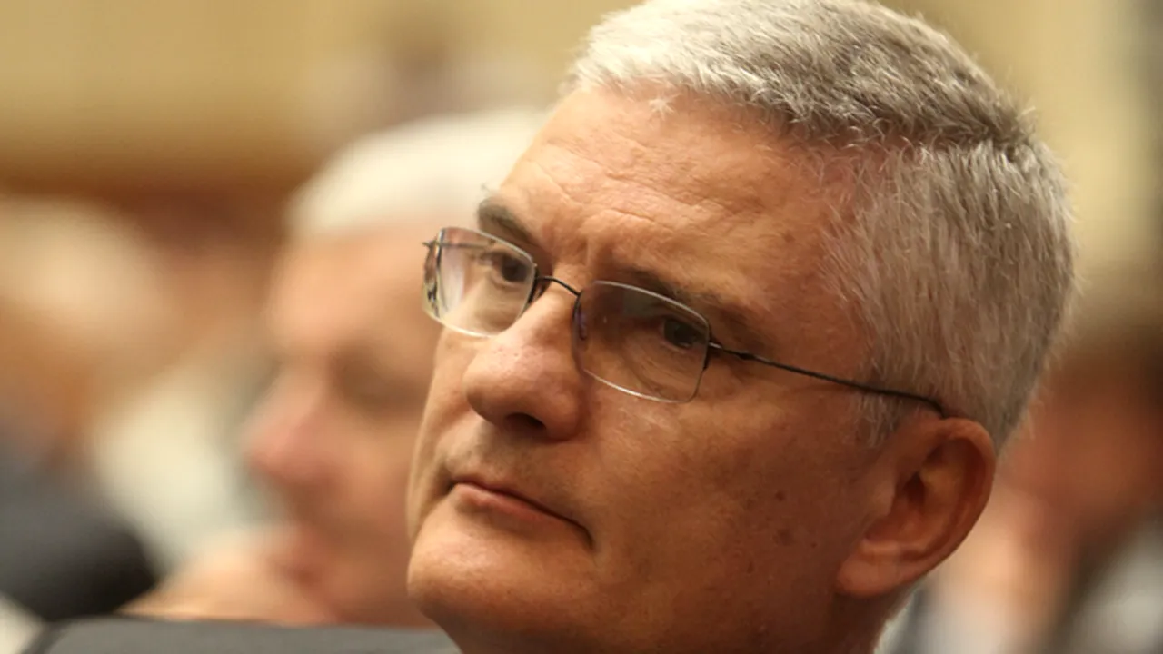 Dăianu, în aprilie 2013: Mă încearcă un disconfort, îmi voi reduce salariul cu 20%. Dăianu, martie 2014: Voi ceda 30% din salariul. Disconfortul a fost teribil. PLUS Ce spune azi președintele interimar al ASF