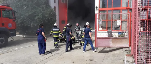 FOTO - VIDEO | Incendiu la Hidrocentrala Turnu din Călimănești, Vâlcea / Nu se poate acționa cu apă, ci doar cu stingătoare cu pulbere / Avaria nu afectează alimentarea cu energie