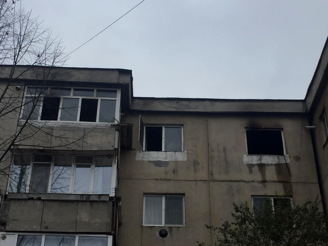Un bărbat din Gorj a murit după ce s-a aruncat de la etaj ca să scape din incendiul izbucnit în bloc