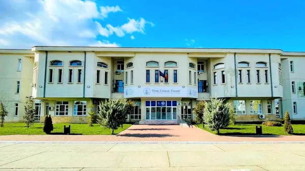 Studenții plătesc doar 10 lei pentru un prânz complet la Universitatea Ovidius Constanța. Ce conține meniul