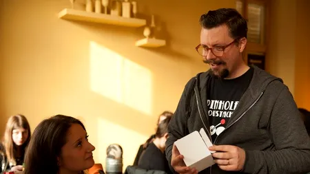 Un timișorean realizează aparate foto din doze de bere sau cutii de pantofi FOTO