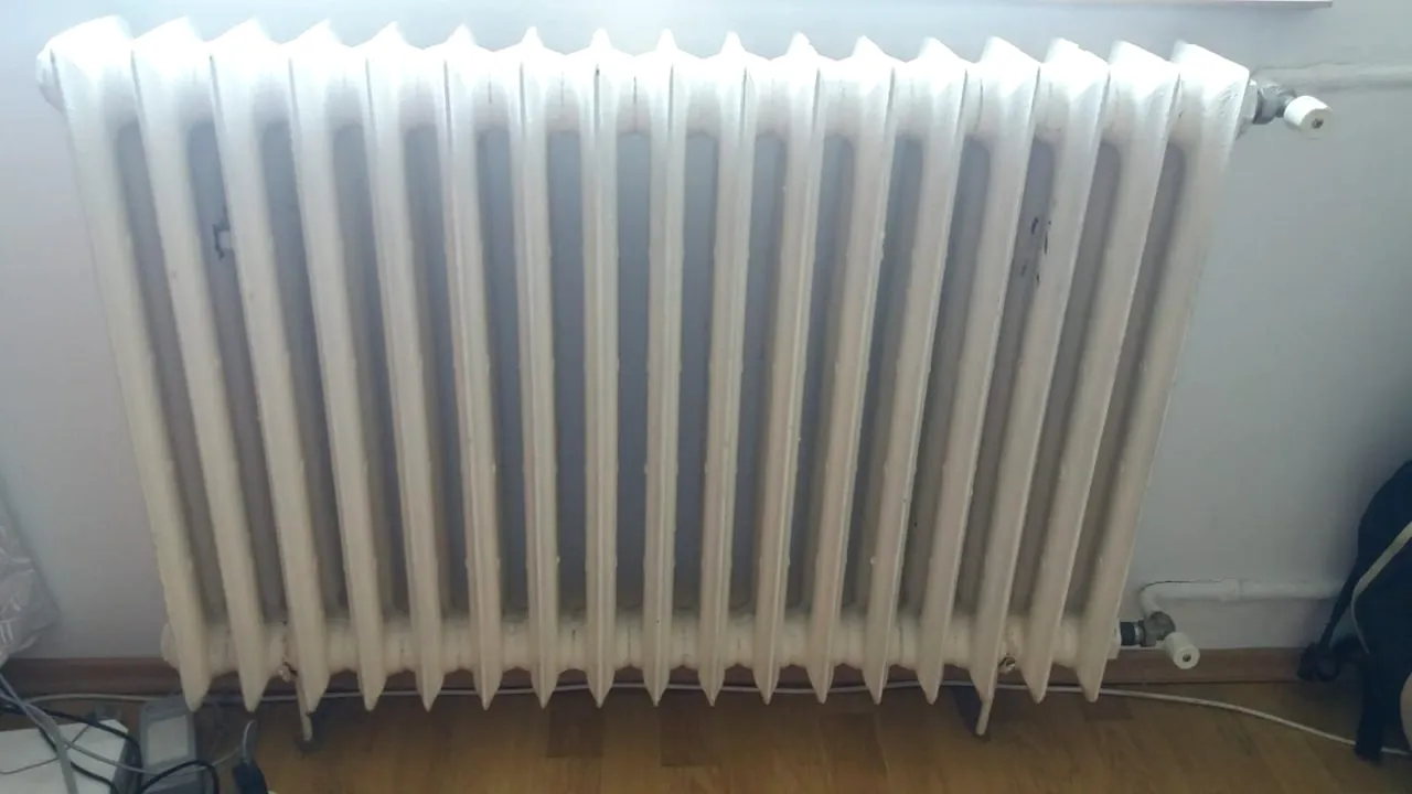 Cum combat bucureștenii FRIGUL de afară, zilele astea. Metodele inedite de încălzire folosite de unii locuitori ai Capitalei