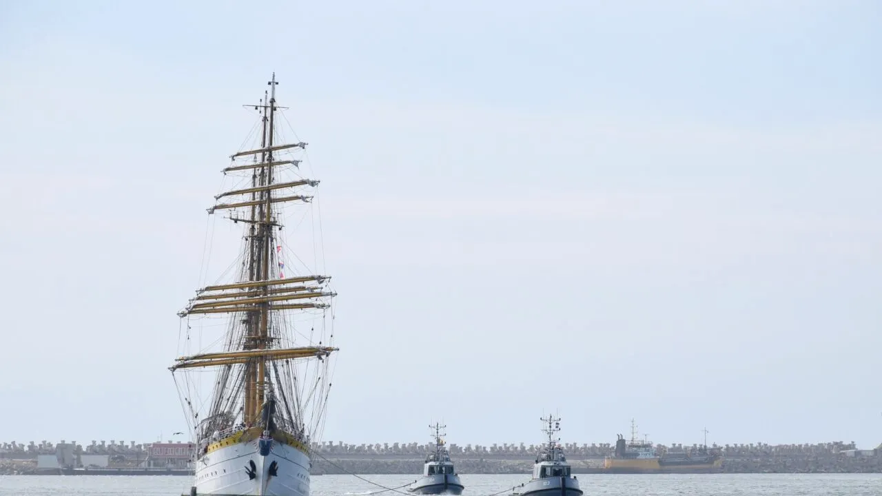 Nava-școală Mircea pleacă într-o nouă misiune. Zeci de cadeți români și străini vor pleca în voiaj să învețe arta marinăriei
