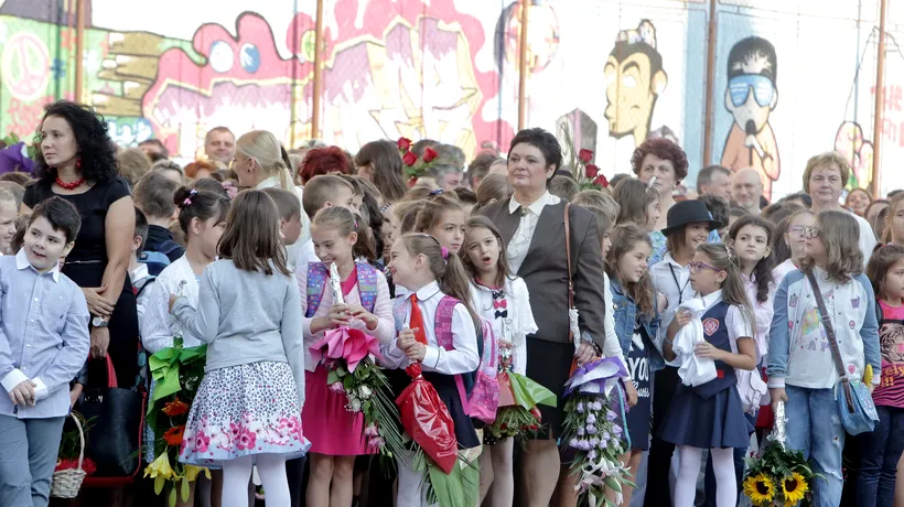 1 din 5 școli din România nu are autorizație sanitară sau aviz ISU. Mesajul lui Iohannis în prima zi a noului an școlar