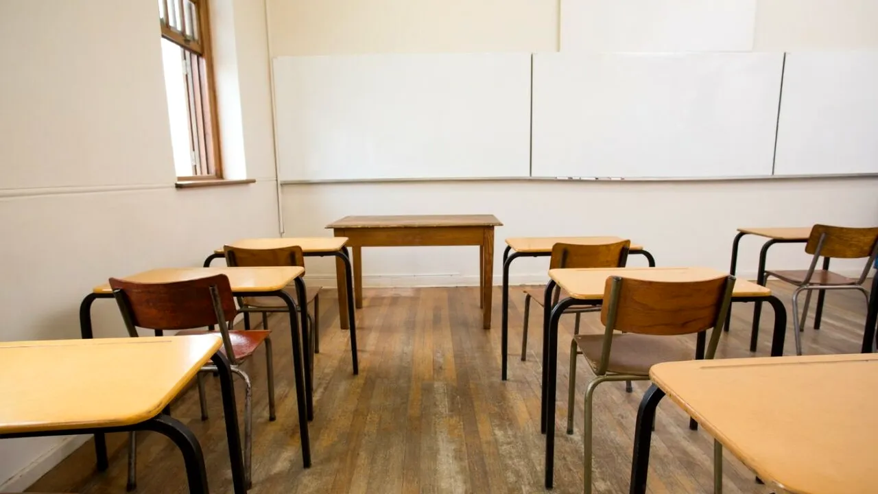 11 elevi din Buzău riscă să ABANDONEZE școala după ce unitatea de învățământ a fost desființată, deși fusese modernizată prin PNRR