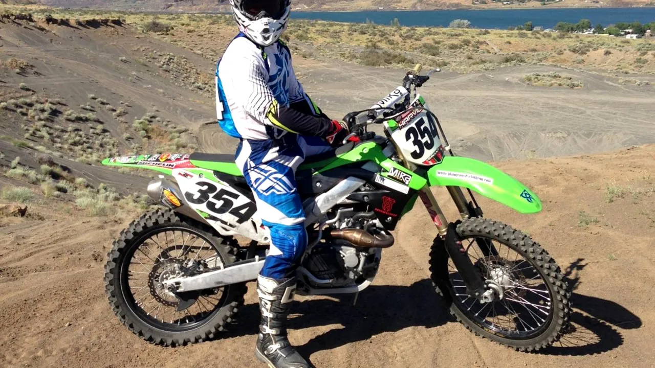 Un tânăr în vârstă de 28 de ani a murit în timp ce încerca să depășească recordul mondial la săritura cu motocicleta - VIDEO