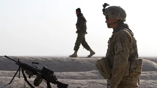 SUA suplimentează efectivele militare în Orientul Mijlociu. Secretarul american al apărării își anulează concediu