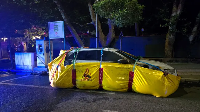 Incendiu într-o stație de încărcare în Satu Mare: Un Audi electric a fost mistuit de flăcări / Sursa foto: presasm.ro