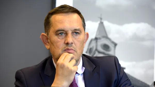 Avocatul Piperea dezvăluie cum se luptă UE cu încălzirea globală. La etajele inferioare ale Comisiei Europene ar fi oprit aerul condiționat. La etajele superioare și la Ursula ar funcționa. „Lupta e pentru iobagi”