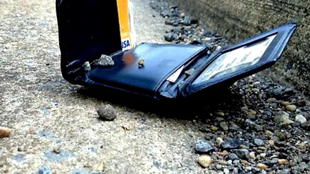 Ce a pățit o tânără din Cluj după ce a găsit un portofel pe stradă. Reacția proprietarului a lăsat-o „MASCĂ”: „Facerea de bine...”