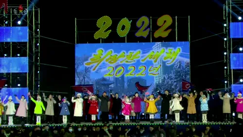 Coreea de Nord a trecut în 2022 și oferă un spectacol de Revelion, în timp ce Covid anulează sărbătorile din întreaga lume