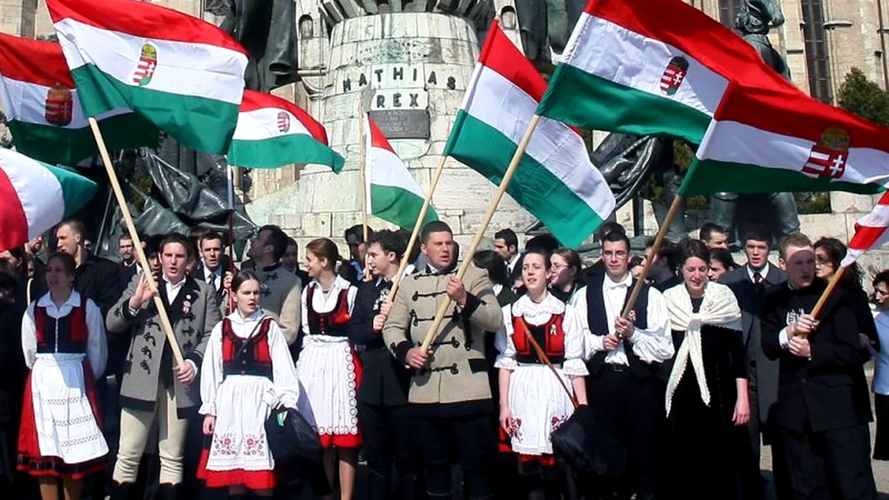 Manualul REVOLTĂTOR după care se predă istorie în Transilvania. JIGNEȘTE toți românii