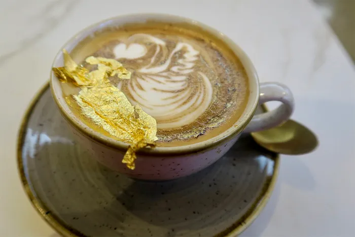 „Mai scump decât în Dubai!” Orașul din România în care o cafea se vinde cu 60 de lei