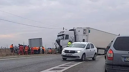 Accident grav în Dolj. Două persoane au murit în urma impactului dintre un autoturism și un TIR