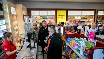 Din cauza reducerilor post-pascale chiar și cu 80%, românii năvălesc în magazine. Cât a ajuns să coste un cozonac