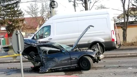 Accident grav pe DN1, la Balotești. Un BMW s-a rupt în două, după impactul cu o mașină de teren