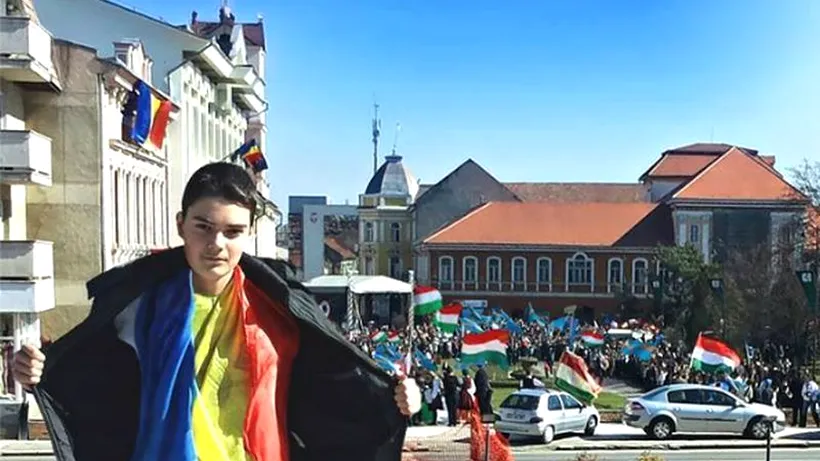 Băiatul cu tricolorul la gât, amenințat în Sfântu Gheorghe, a depus plângere penală