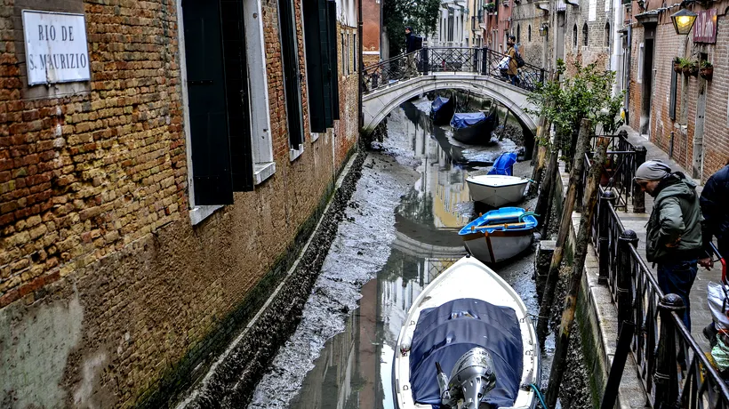 Imagini dezolante din „Orașul Podurilor. Canalele din Veneția au secat, provocând haos