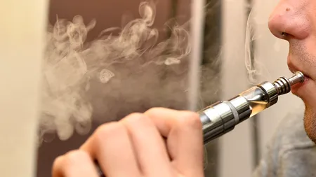 La un pas de moarte. Un tânăr a suferit arsuri gradul trei după ce țigara electronică i-a explodat în buzunar: Eram aproape cuprins de flăcări