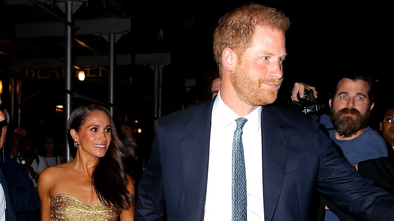 Prințul Harry și Meghan, URMĂRIȚI de paparazzi într-o cursă „aproape catastrofală” prin New York. Incidentul amintește de moartea Prințesei Diana